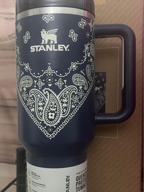 40oz Stanley Navy Bandana-Print Insulated Mug